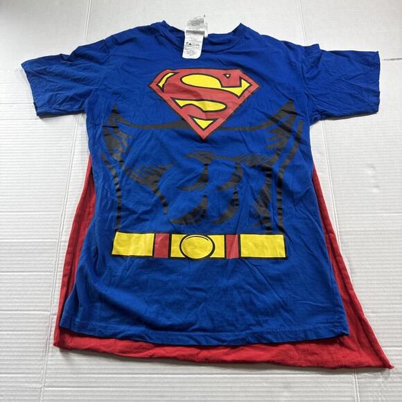 DC Comics Other - SUPERMAN T-SHIRT WITH REMOVEABLE CAPE KIDS SIZE M